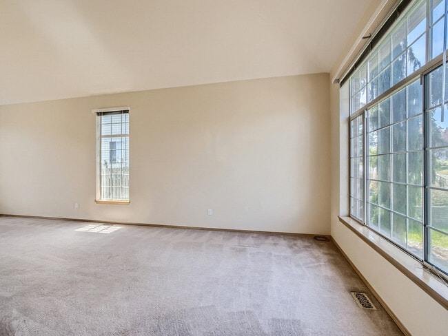 Living room /Entry - 24208 129th Ave SE