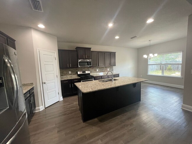 Foto del edificio - ~Stonebridge Subdivision~ 5 bedroom 3 bath...