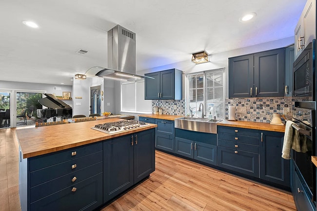 Building Photo - 4636 Panorama Dr