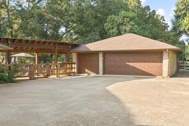 Building Photo - 417 Carter Dr