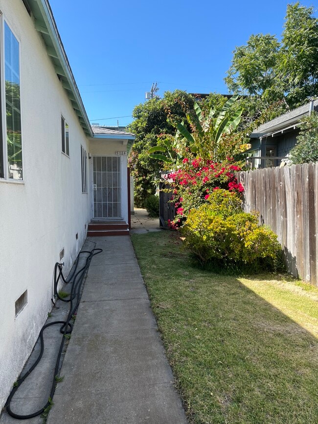 Building Photo - 511 Broadway St