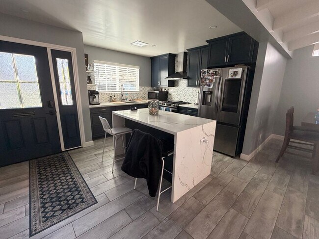 Foto del edificio - 11260 Orion Ave