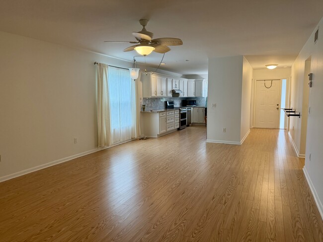 Building Photo - 8388 SE Croft Cir