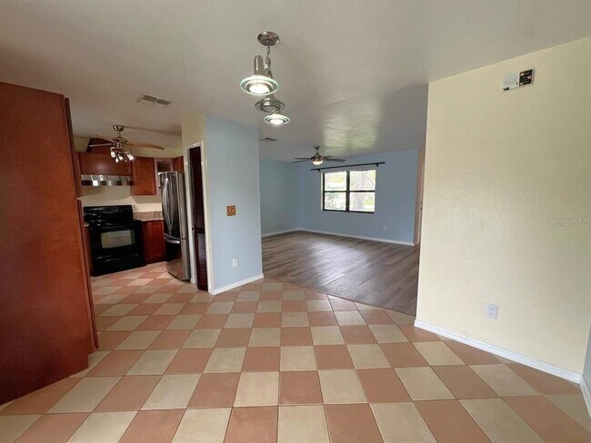 Building Photo - 7888 Shadow Run Dr