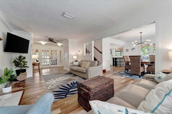 Building Photo - 612 Montezuma Dr