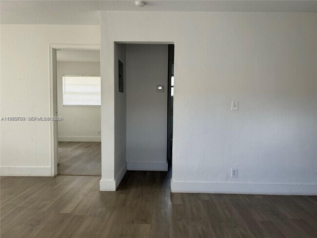 Foto del edificio - 916 SW 10th St