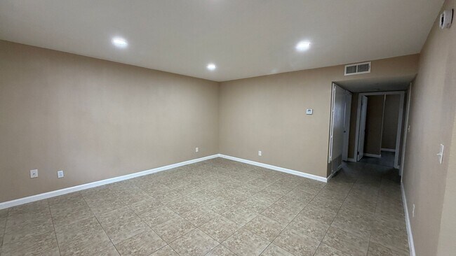 Foto del edificio - Two Bedroom One Bathroom Apartment in San Bernardino!