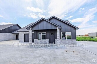 Building Photo - 8889 Redbud Rd