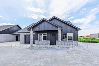Building Photo - 8889 Redbud Rd
