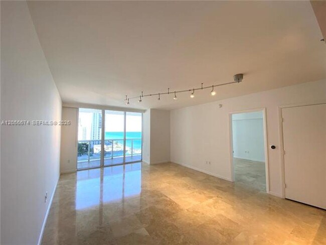 Building Photo - 1830 S Ocean Dr