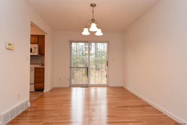 Building Photo - 12 Foxfire Ln