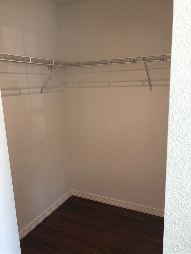 Foto del edificio - 3 bedroom, 2 bath, 2 car garage home on a ...