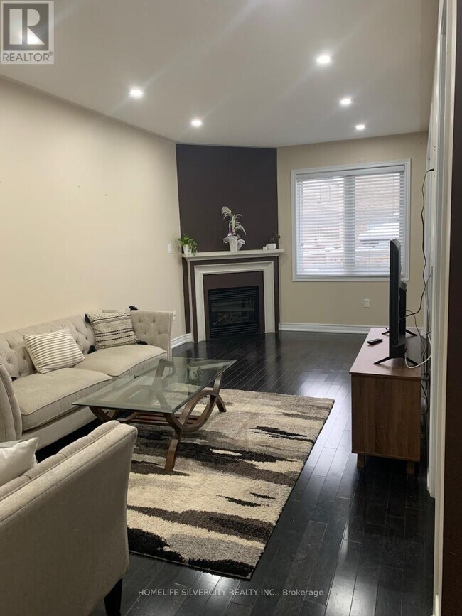 Building Photo - 5 Almond St