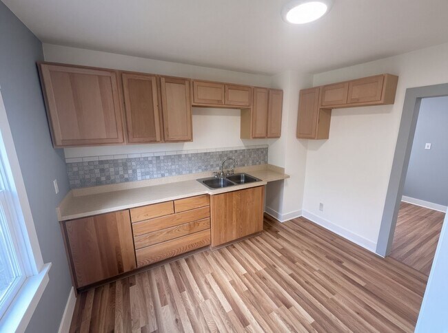 Foto del edificio - 737 Belmont Ave