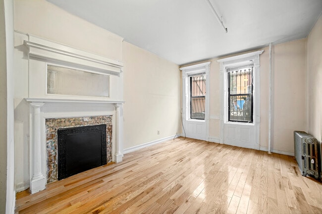 Building Photo - 365 W 120th St