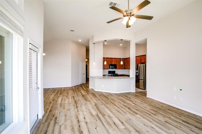 Foto del edificio - 244 Clear Frk Lp