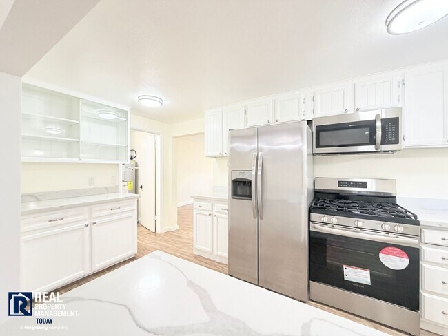 Foto del edificio - Completely Remodeled 4BR Home with Massive Shop/Garage & Large Fenced Yard