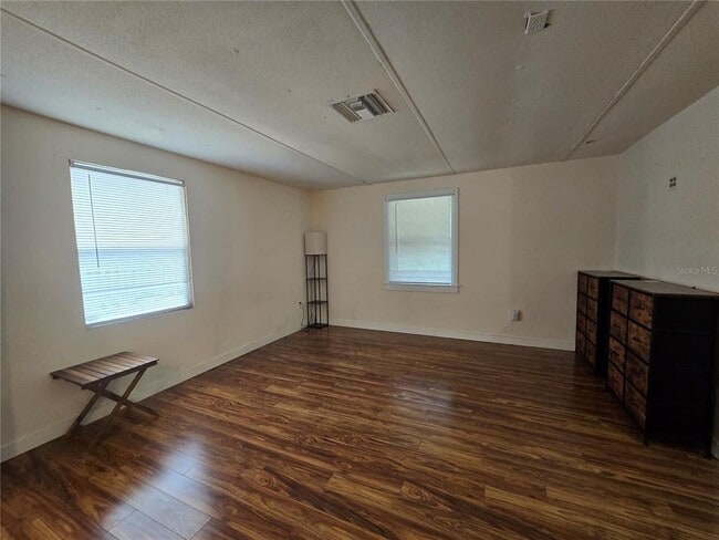 Foto del edificio - 55646 Carl St