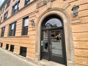 Building Photo - 2113 W North Ave