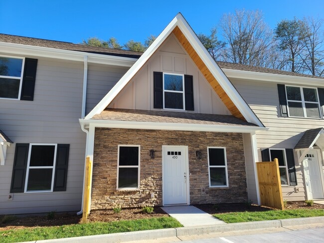Building Photo - 490 Wimpy Mill Rd
