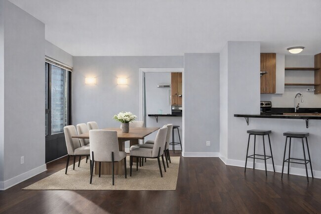 Foto del edificio - 30 E Huron St