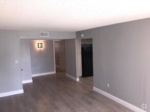 Building Photo - 824 Sky Lake Cir
