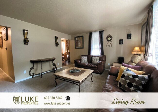 Building Photo - Downtown gem, 2-BR duplex, modern amenitie...