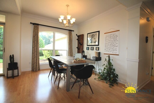 Foto del edificio - Stunning 3 Bedroom Home in the Heart of De...