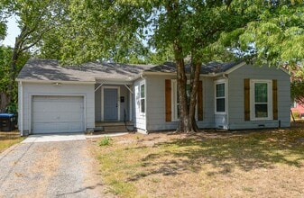 Building Photo - 1103 Pecan Ave