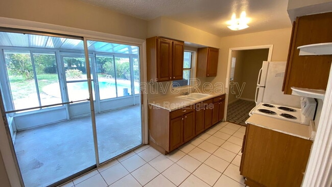 Foto del edificio - 5624 Pinerock Rd