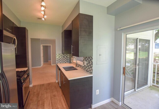 Foto del edificio - 5928 Founders Crossing Ct