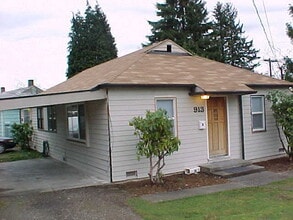 Building Photo - 913 52nd St SE