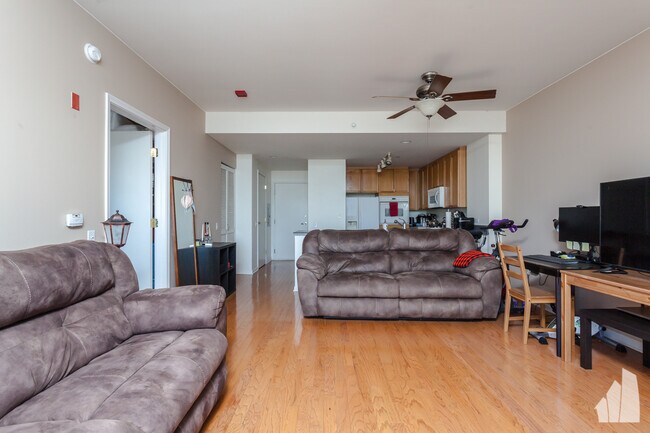 Building Photo - 1515 S Prairie Ave