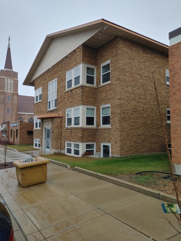 Building Photo - 220 4th St NE