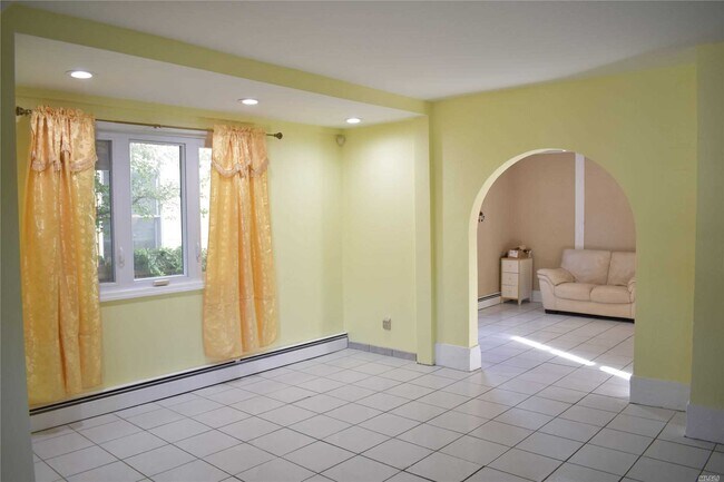 Foto del edificio - 90 E John St