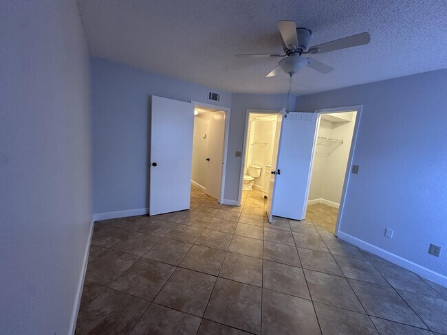Building Photo - 4606 Commander Dr