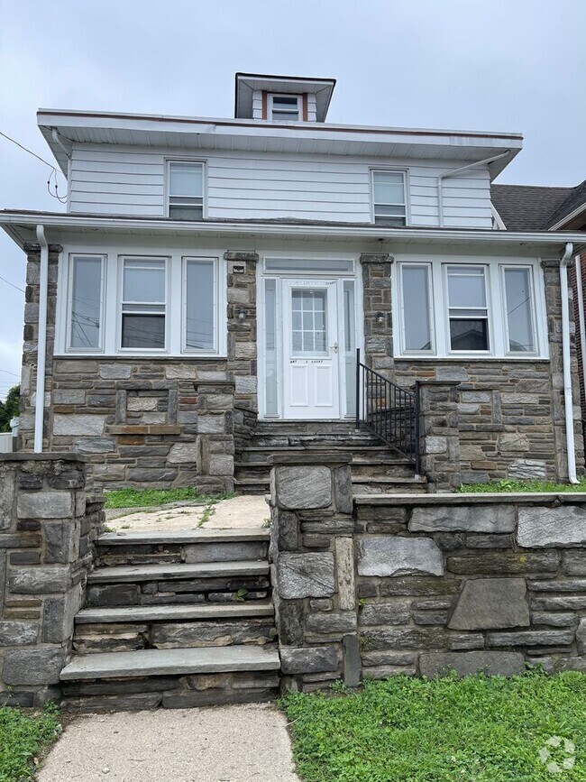 Building Photo - 341 Wanamaker Ave