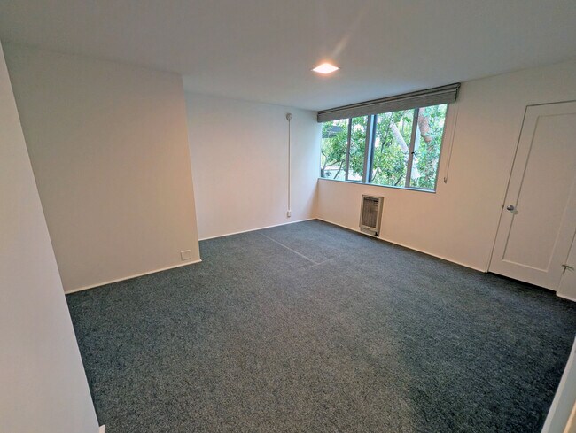 Foto del edificio - 648 Kelton Ave