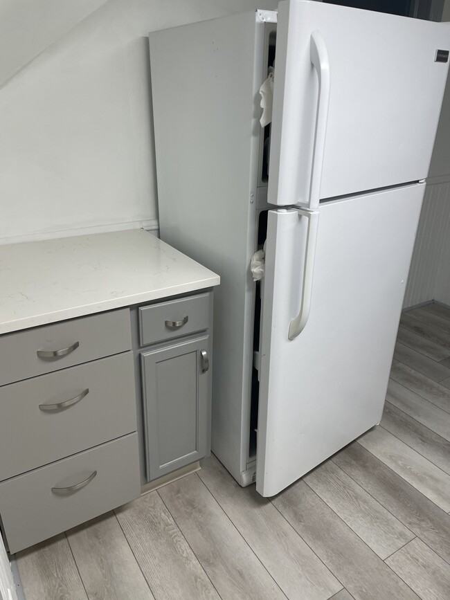 Building Photo - 76 Benham St