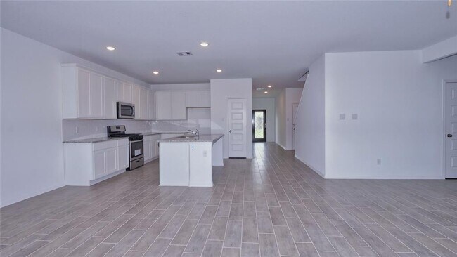 Building Photo - 5727 Aurora Grns Ln