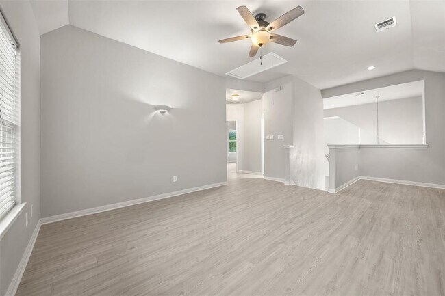 Building Photo - 1604 Lakeway Blvd
