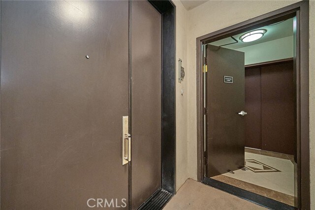 Foto del edificio - 5525 W Olympic Blvd
