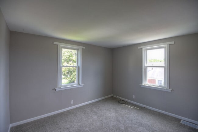 Building Photo - 2-Bedroom, 1-Bath Single-Family Home with Integral Garage and Renovated Interior for Rent