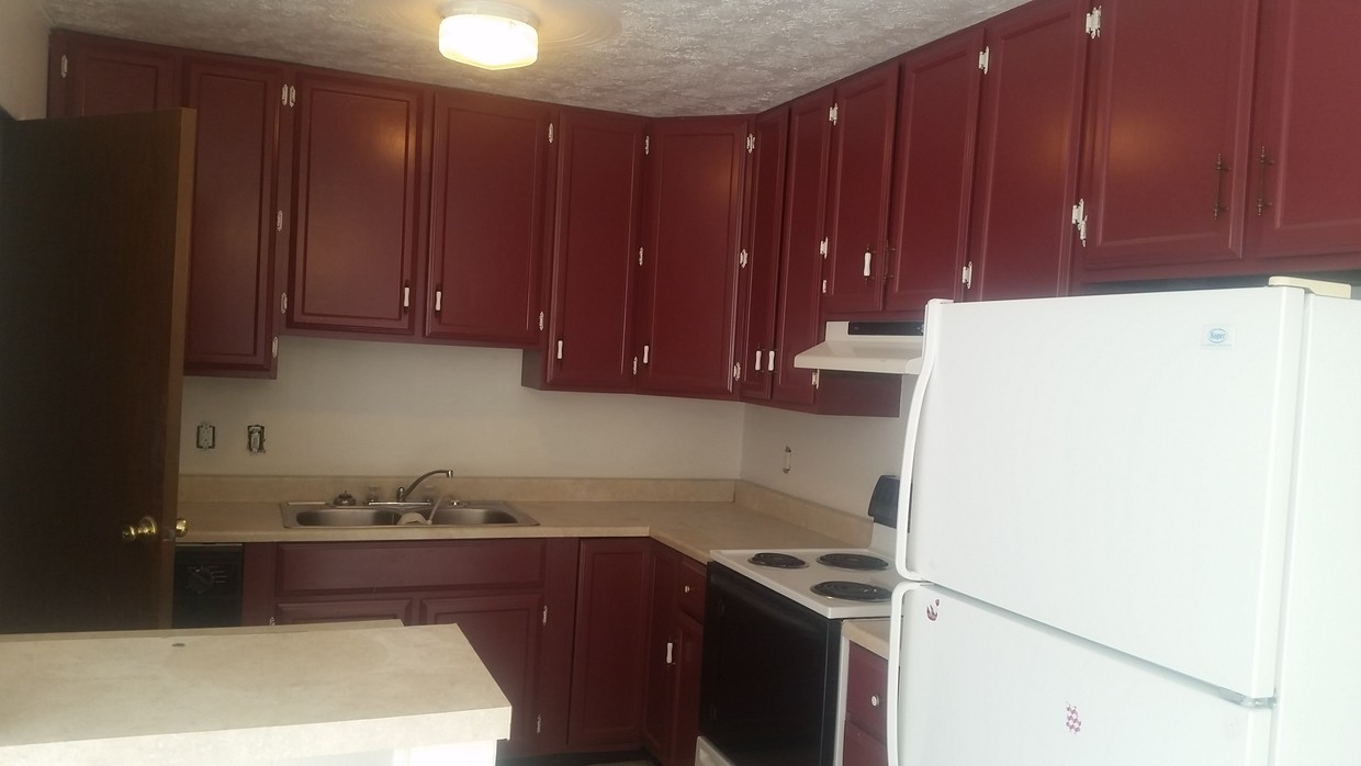 Kitchen - 2 Lawnview Rd