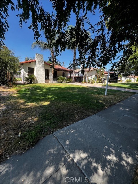 Building Photo - 484 W 25th St