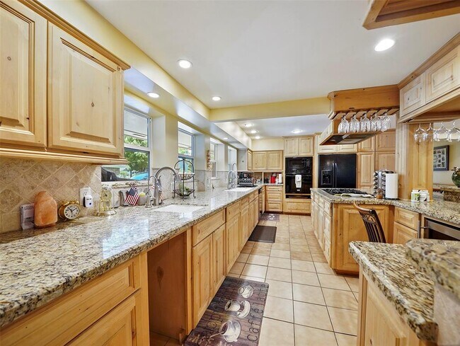 Building Photo - 8219 Fernbrook Ln
