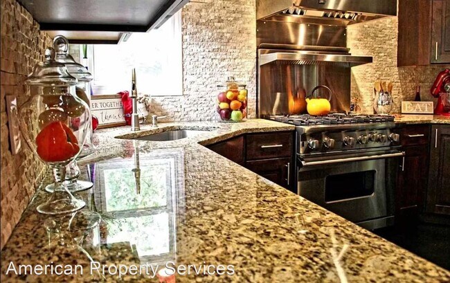 Building Photo - 5 br, 3 bath House - 221 Starlight Lane
