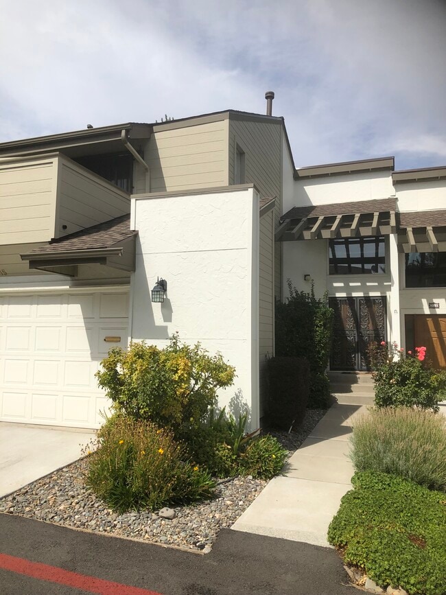 Building Photo - 315 Lorraine Ct