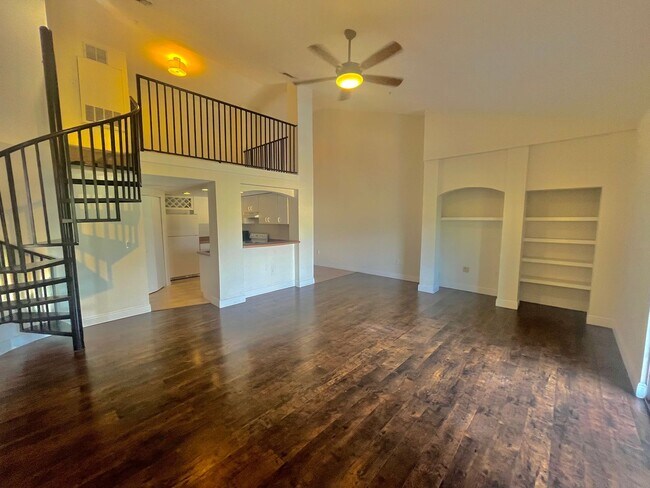 Foto del edificio - Spacious 2 Bed, 2 Bath + Loft in Prime Lak...