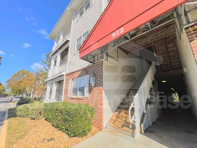 Building Photo - 912 Southmoor Dr